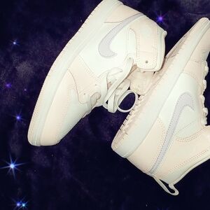 Jordan Kids Sneakers in Cream and White